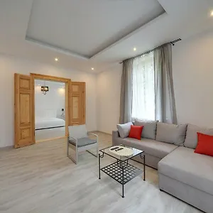 https://fridays-apartments.szklarskaporebahotels.net